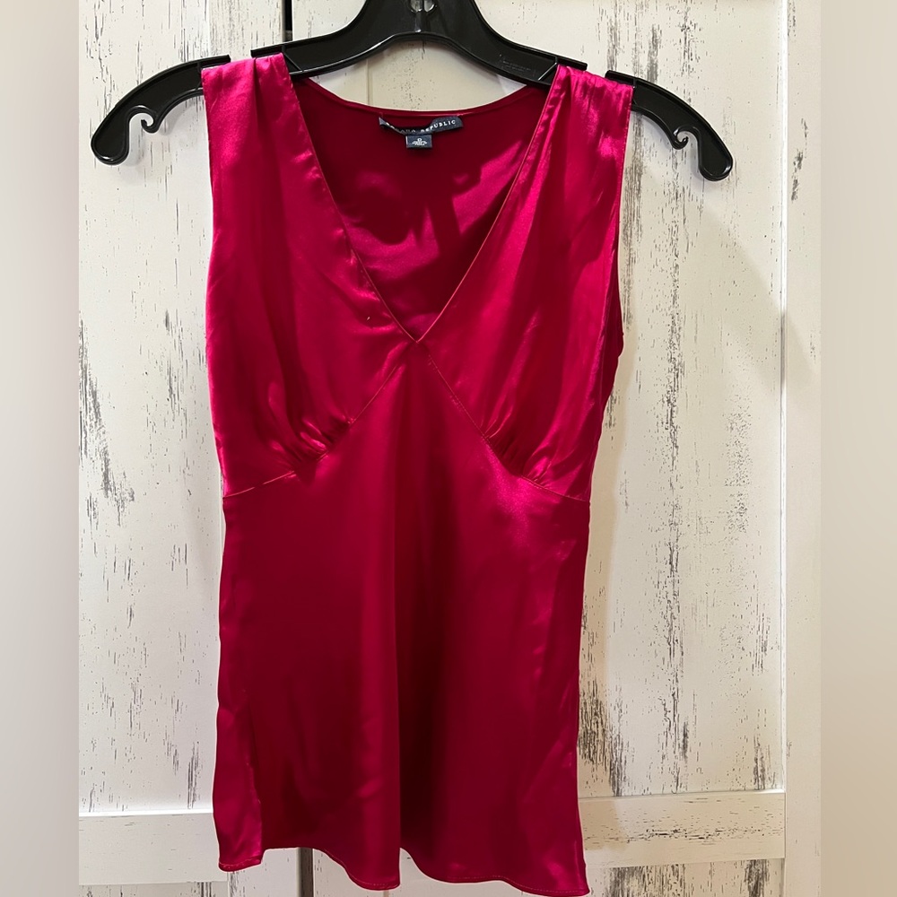 Banana Republic sleeveless v-neck top